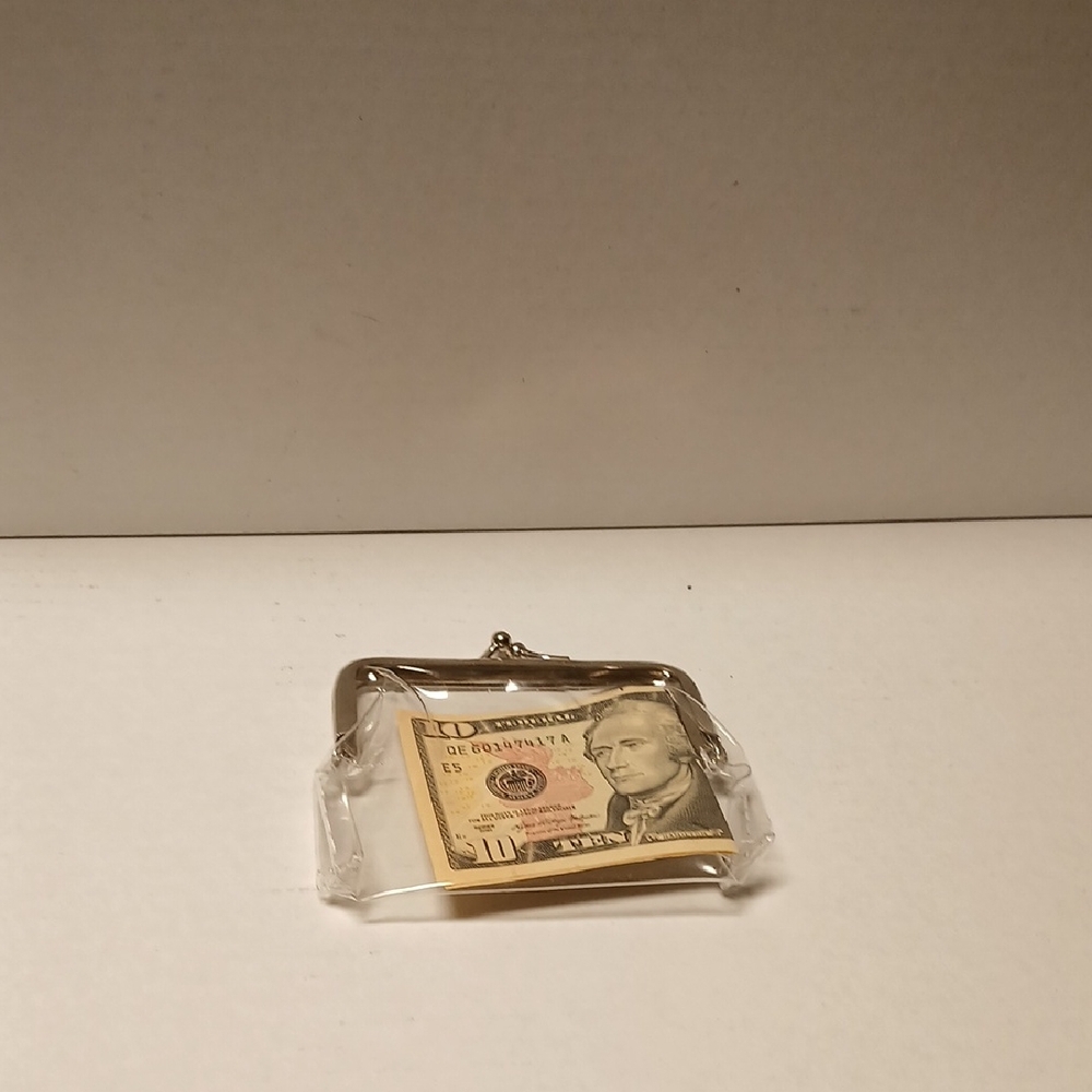 Clear Coin Purse with Silver color Frame Kiss lock NIP
